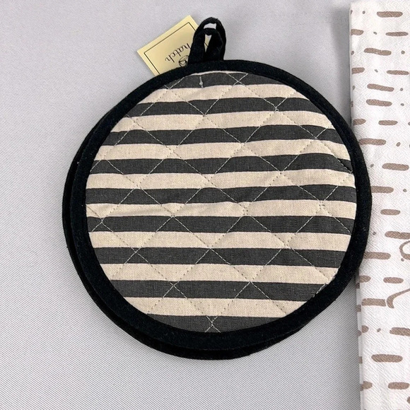 NWT Farmhouse Set Of Two Kitchen Towel & Set Of Two Pot Holders 100% Cotton - Picture 6 of 8